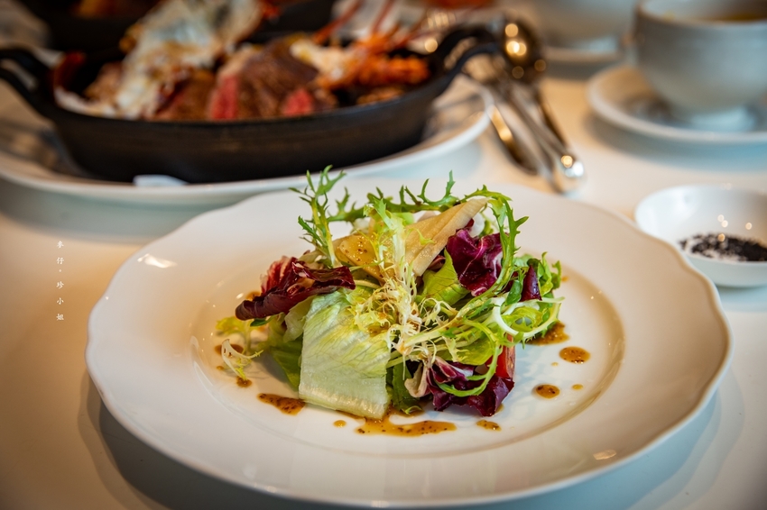 台北南港超浮誇海陸雙饗主餐，吃美國極黑和牛送龍蝦只在『六福萬怡酒店敘日全日餐廳』，全面現點現做更放心