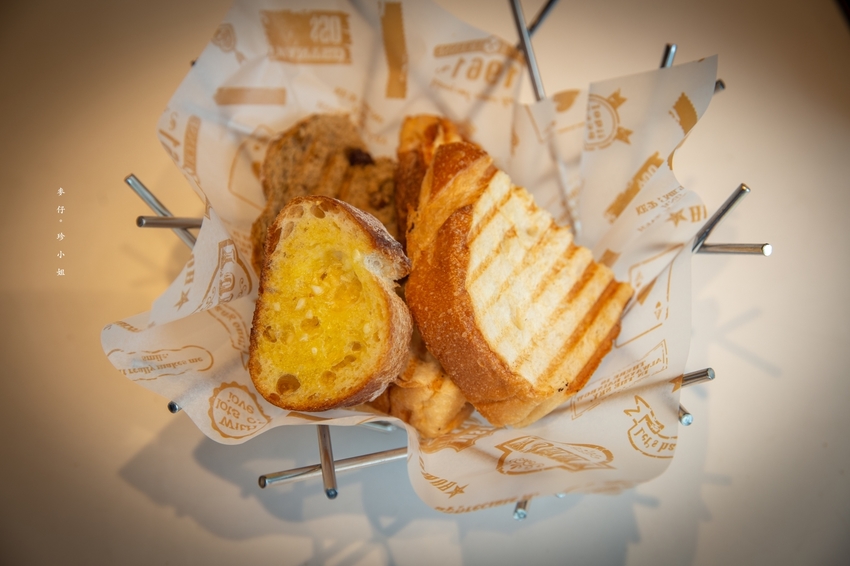 台北南港超浮誇海陸雙饗主餐，吃美國極黑和牛送龍蝦只在『六福萬怡酒店敘日全日餐廳』，全面現點現做更放心