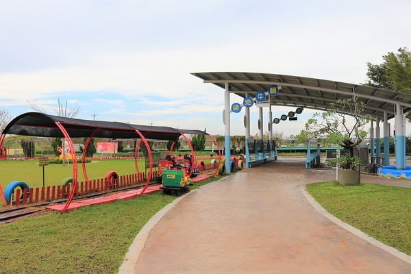 小品蝸牛生態農場: 【彰化溪湖景點】小品蝸牛生態農場~可愛逗趣的囍神蝸月老求紅線