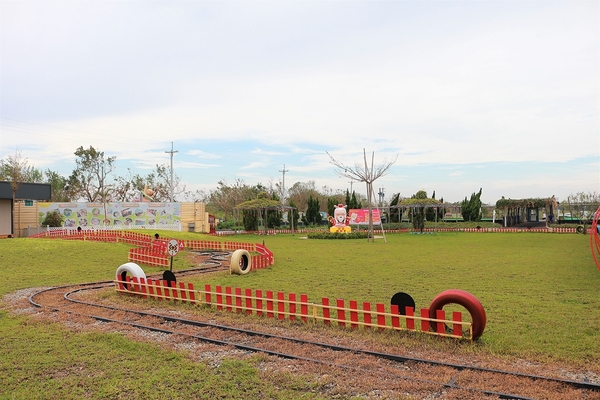 小品蝸牛生態農場: 【彰化溪湖景點】小品蝸牛生態農場~可愛逗趣的囍神蝸月老求紅線