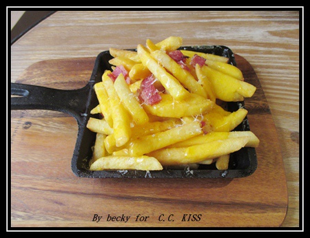 C.C.KISS Coffee&Cake：<捷運忠孝復興站>查理布朗新品牌，鐵鏟甜點及可以客制化的台北東區下午茶點～C.C. KISS