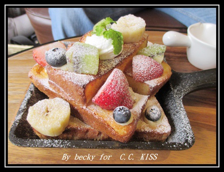 C.C.KISS Coffee&Cake：<捷運忠孝復興站>查理布朗新品牌，鐵鏟甜點及可以客制化的台北東區下午茶點～C.C. KISS