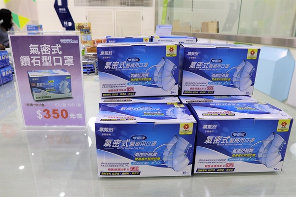 華新MASK創意生活館：【彰化田中景點】華新MASK創意生活館~口罩觀光工廠，免費入園參觀，館內提供豐富的健康知識，販售各種功能的口罩