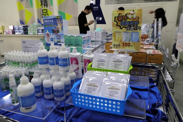 華新MASK創意生活館：【彰化田中景點】華新MASK創意生活館~口罩觀光工廠，免費入園參觀，館內提供豐富的健康知識，販售各種功能的口罩