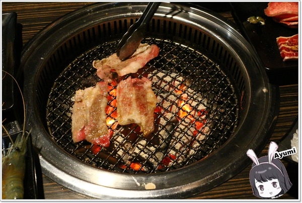 好客燒烤(中壢店)：[食記]►桃園中壢區◄好客燒烤海鮮吃到飽/調酒喝到爽/帝王蟹腳/戰斧牛排/萬里蟹/嚴選泰國蝦/琥珀蝦/霸王蝦/法式松阪豬排