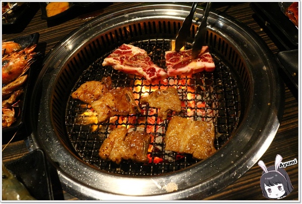 好客燒烤(中壢店)：[食記]►桃園中壢區◄好客燒烤海鮮吃到飽/調酒喝到爽/帝王蟹腳/戰斧牛排/萬里蟹/嚴選泰國蝦/琥珀蝦/霸王蝦/法式松阪豬排