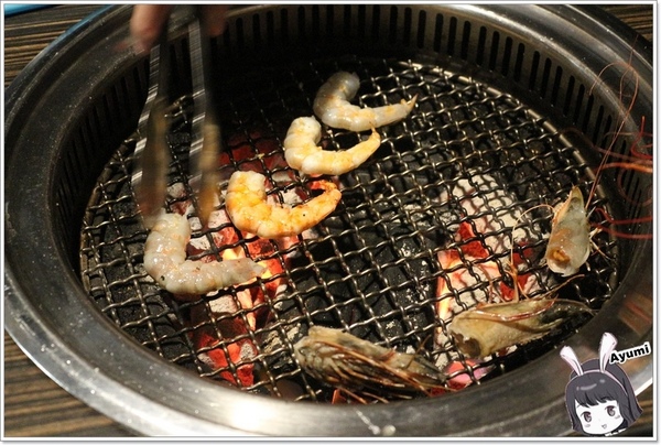 好客燒烤(中壢店)：[食記]►桃園中壢區◄好客燒烤海鮮吃到飽/調酒喝到爽/帝王蟹腳/戰斧牛排/萬里蟹/嚴選泰國蝦/琥珀蝦/霸王蝦/法式松阪豬排