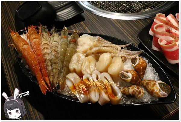 好客燒烤(中壢店)：[食記]►桃園中壢區◄好客燒烤海鮮吃到飽/調酒喝到爽/帝王蟹腳/戰斧牛排/萬里蟹/嚴選泰國蝦/琥珀蝦/霸王蝦/法式松阪豬排