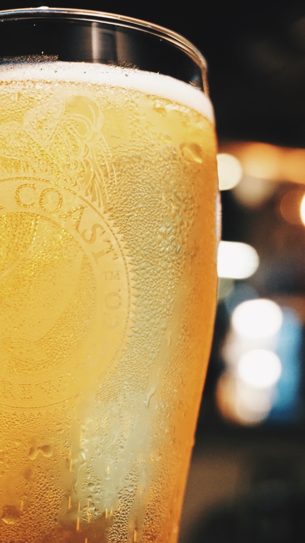 TAKE OUT burger & cafe：Take out Burger&Cafe│百元特製漢堡│CP值破表美式餐廳│捷運六張犁站臨近通化夜市