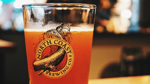 TAKE OUT burger & cafe：Take out Burger&Cafe│百元特製漢堡│CP值破表美式餐廳│捷運六張犁站臨近通化夜市