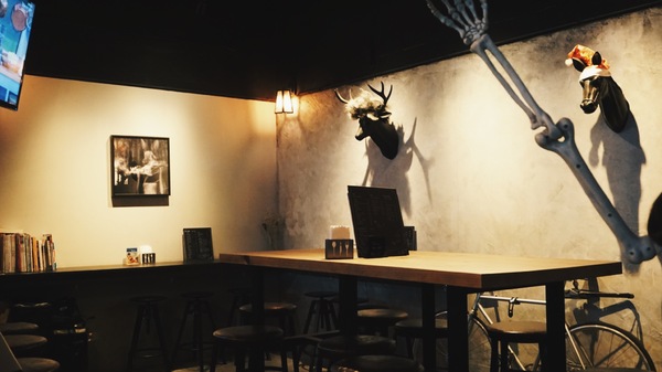 TAKE OUT burger & cafe：Take out Burger&Cafe│百元特製漢堡│CP值破表美式餐廳│捷運六張犁站臨近通化夜市