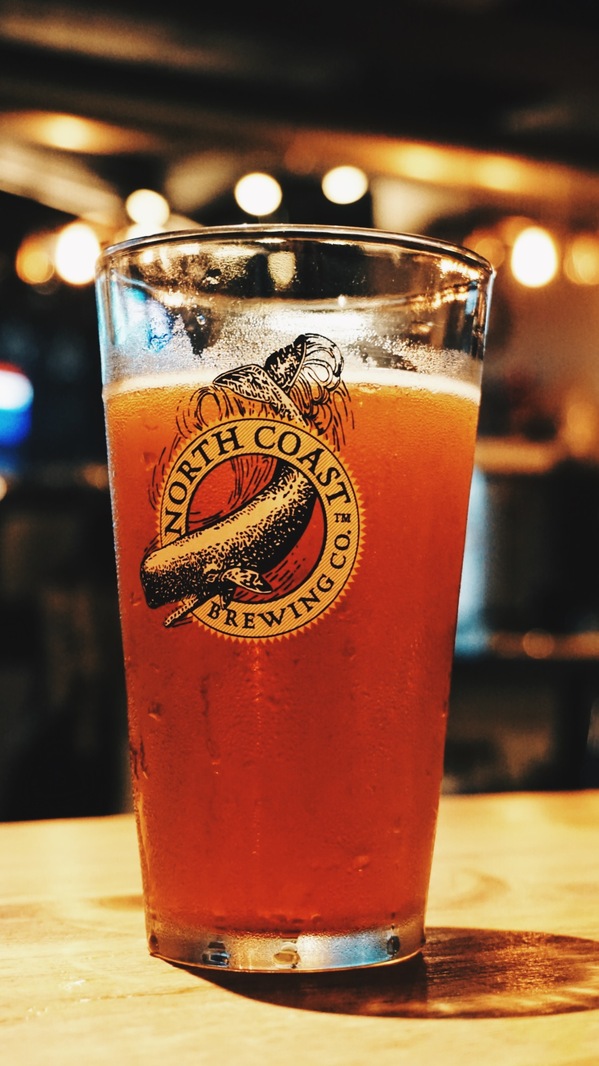 TAKE OUT burger & cafe：Take out Burger&Cafe│百元特製漢堡│CP值破表美式餐廳│捷運六張犁站臨近通化夜市