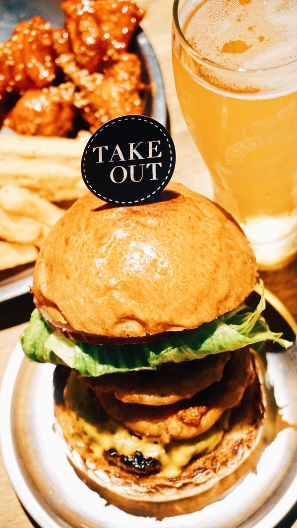 TAKE OUT burger & cafe：Take out Burger&Cafe│百元特製漢堡│CP值破表美式餐廳│捷運六張犁站臨近通化夜市