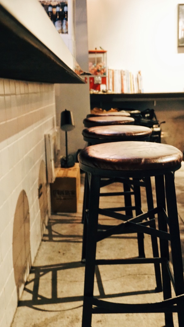 TAKE OUT burger & cafe：Take out Burger&Cafe│百元特製漢堡│CP值破表美式餐廳│捷運六張犁站臨近通化夜市