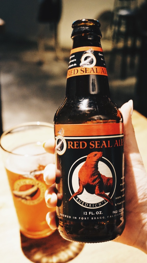 TAKE OUT burger & cafe：Take out Burger&Cafe│百元特製漢堡│CP值破表美式餐廳│捷運六張犁站臨近通化夜市