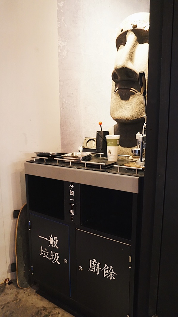 TAKE OUT burger & cafe：Take out Burger&Cafe│百元特製漢堡│CP值破表美式餐廳│捷運六張犁站臨近通化夜市