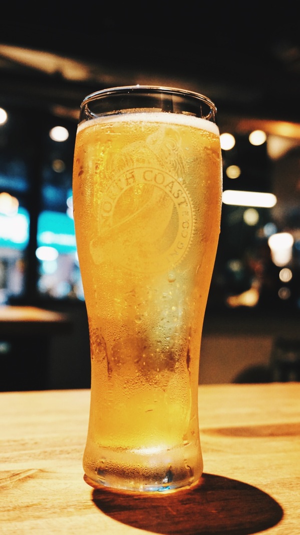 TAKE OUT burger & cafe：Take out Burger&Cafe│百元特製漢堡│CP值破表美式餐廳│捷運六張犁站臨近通化夜市