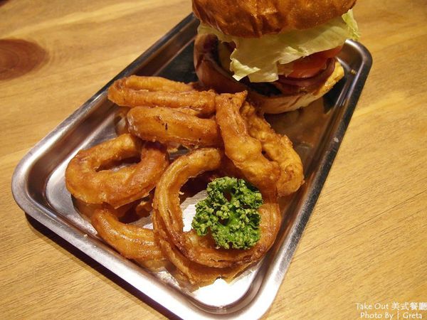 【食記∥台北】Take Out 美式餐廳 捷運六張犁站＿地獄辣味漢堡讓人頭皮發麻＿台北大安區不容錯過的美味蟹堡＿多種類精釀啤酒提供選擇