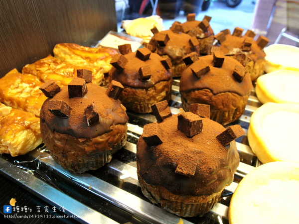 泡芙之家:〖台中│美食〗泡芙之家 ❤ 係金餒!!係金餒!!脆皮泡芙一顆只要10元!!!只要10元!! 泡芙之家:〖台中│美食〗泡芙之家 ❤ 係金餒!!係金餒!!脆皮泡芙一顆只要10元!!!只要10元!!