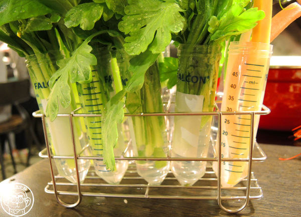 食焱廠 創意鍋物料理(微風南京店)：呷飽祙【台北松山･食焱廠 創意鍋物料理】在實驗室裡吃火鍋