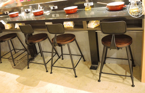 食焱廠 創意鍋物料理(微風南京店)：呷飽祙【台北松山･食焱廠 創意鍋物料理】在實驗室裡吃火鍋