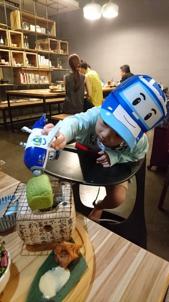 初日二店 初めて初日珈琲：高雄~初日珈琲(明誠店)~超夯日式早午餐~推豐盛烤鮭魚飯糰~排隊美食~高雄必吃~