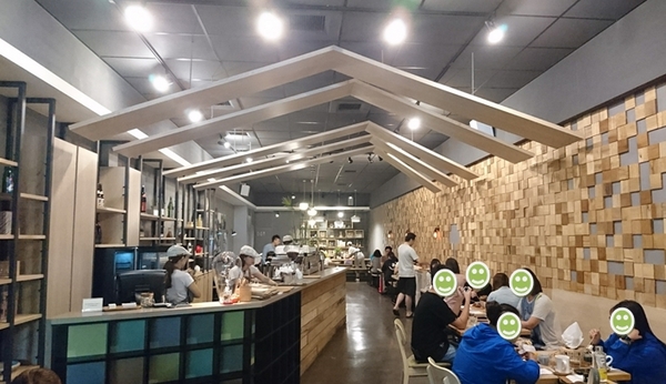 初日二店 初めて初日珈琲：高雄~初日珈琲(明誠店)~超夯日式早午餐~推豐盛烤鮭魚飯糰~排隊美食~高雄必吃~