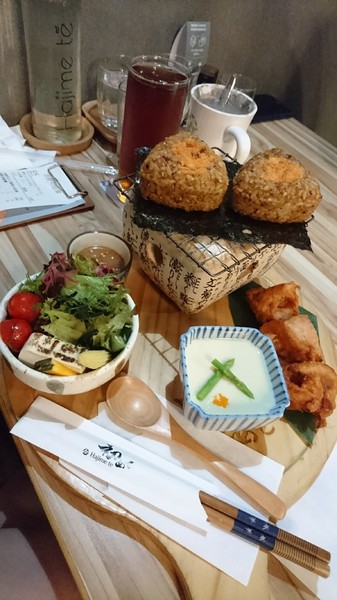 初日二店 初めて初日珈琲：高雄~初日珈琲(明誠店)~超夯日式早午餐~推豐盛烤鮭魚飯糰~排隊美食~高雄必吃~