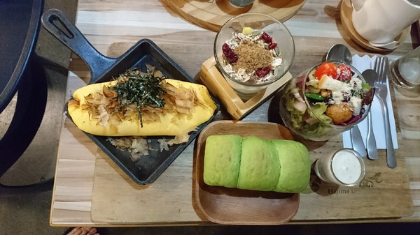 初日二店 初めて初日珈琲：高雄~初日珈琲(明誠店)~超夯日式早午餐~推豐盛烤鮭魚飯糰~排隊美食~高雄必吃~