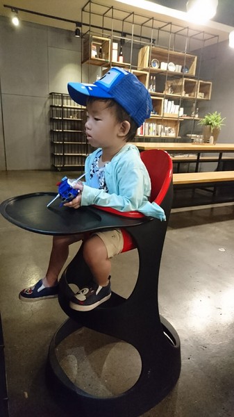 初日二店 初めて初日珈琲：高雄~初日珈琲(明誠店)~超夯日式早午餐~推豐盛烤鮭魚飯糰~排隊美食~高雄必吃~