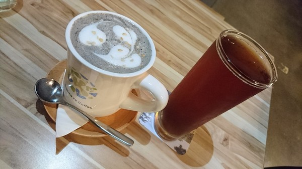 初日二店 初めて初日珈琲：高雄~初日珈琲(明誠店)~超夯日式早午餐~推豐盛烤鮭魚飯糰~排隊美食~高雄必吃~