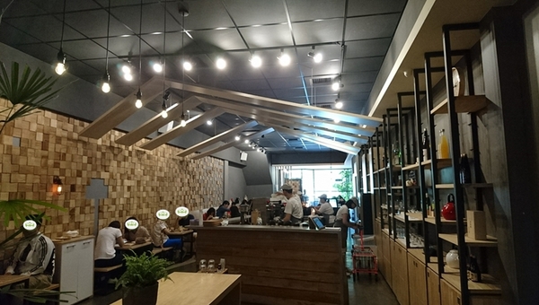 初日二店 初めて初日珈琲：高雄~初日珈琲(明誠店)~超夯日式早午餐~推豐盛烤鮭魚飯糰~排隊美食~高雄必吃~