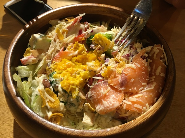 Campus Cafe(站前旗艦店)：[食*台北]Campus cafe (站前店) 校園美式餐廳 木碗沙拉 義大利麵