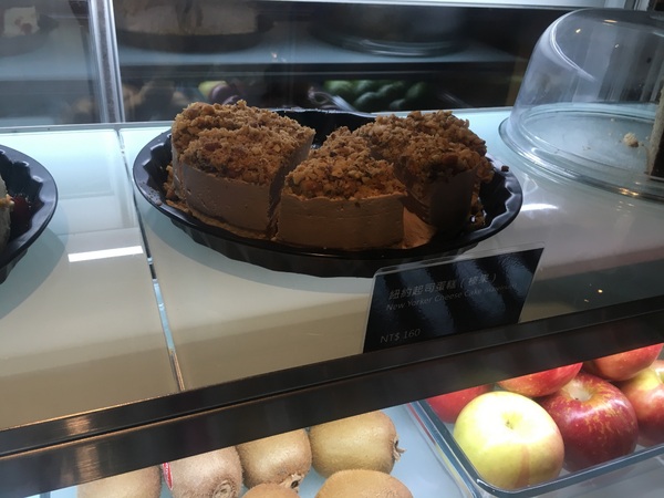 Campus Cafe(站前旗艦店)：[食*台北]Campus cafe (站前店) 校園美式餐廳 木碗沙拉 義大利麵