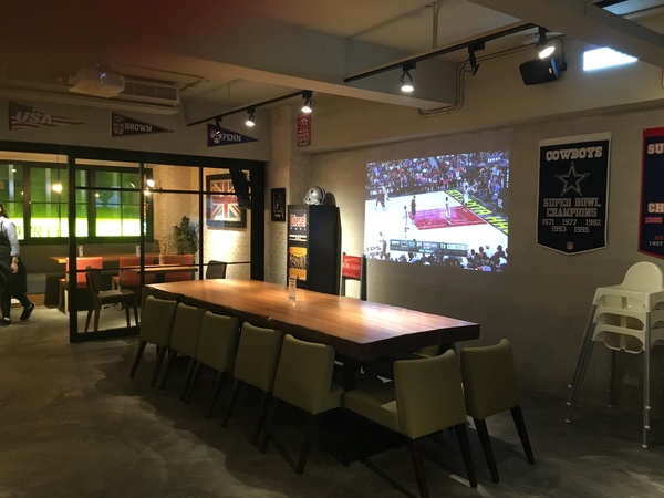 Campus Cafe(站前旗艦店)：[食*台北]Campus cafe (站前店) 校園美式餐廳 木碗沙拉 義大利麵