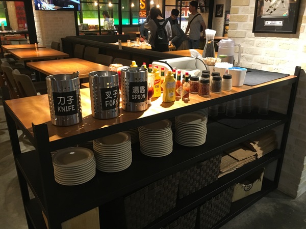 Campus Cafe(站前旗艦店)：[食*台北]Campus cafe (站前店) 校園美式餐廳 木碗沙拉 義大利麵