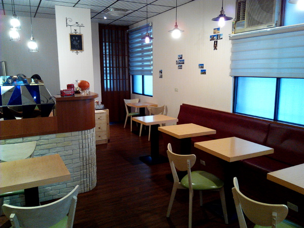 Impronta Cafe 腳印咖啡：☆口碑券No.3☆【永康區】Impronta Cafe 腳印咖啡。可以帶毛小孩內用早午餐的寵物友善餐廳