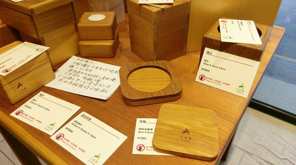 艾維農歐風素食:艾維農 歐風素食x藝文畫廊 - 桃園蔬食餐館 且為清真友善餐廳(Halal) 店內提供小農蝶豆花、香茅葉等 讓顧客兼顧身心理的用餐環境