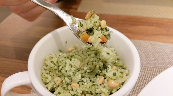 艾維農歐風素食:艾維農 歐風素食x藝文畫廊 - 桃園蔬食餐館 且為清真友善餐廳(Halal) 店內提供小農蝶豆花、香茅葉等 讓顧客兼顧身心理的用餐環境