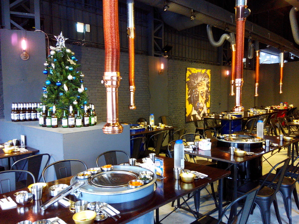 燒出名堂：【東區】燒出名堂。位於夢時代對面，提供專業貼心桌邊燒烤服務的韓國烤肉