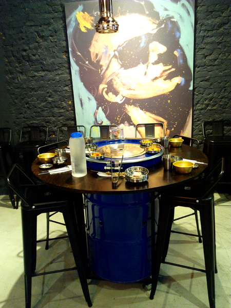 燒出名堂：【東區】燒出名堂。位於夢時代對面，提供專業貼心桌邊燒烤服務的韓國烤肉