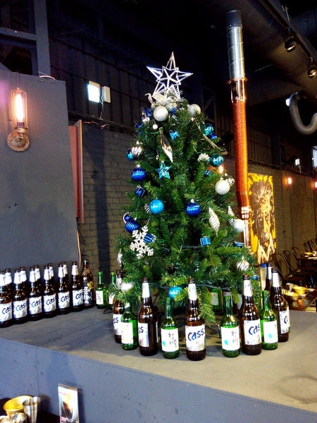 燒出名堂：【東區】燒出名堂。位於夢時代對面，提供專業貼心桌邊燒烤服務的韓國烤肉