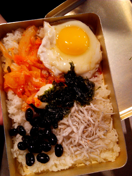 燒出名堂：【東區】燒出名堂。位於夢時代對面，提供專業貼心桌邊燒烤服務的韓國烤肉