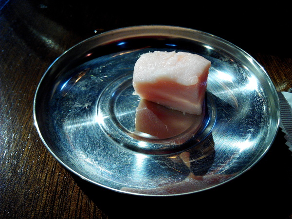 燒出名堂：【東區】燒出名堂。位於夢時代對面，提供專業貼心桌邊燒烤服務的韓國烤肉