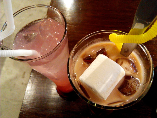 燒出名堂：【東區】燒出名堂。位於夢時代對面，提供專業貼心桌邊燒烤服務的韓國烤肉