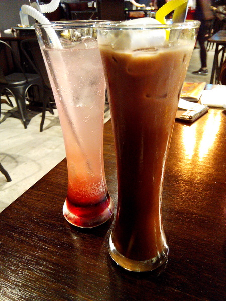 燒出名堂：【東區】燒出名堂。位於夢時代對面，提供專業貼心桌邊燒烤服務的韓國烤肉