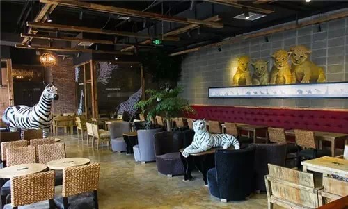 【咖啡廳】都市的動物園咖啡廳ZOO COFFEE(台灣一號店)★微風南京/韓國咖啡廳/大象裝潢