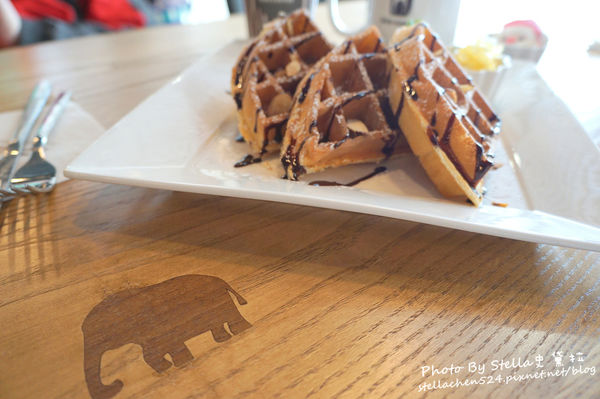 【咖啡廳】都市的動物園咖啡廳ZOO COFFEE(台灣一號店)★微風南京/韓國咖啡廳/大象裝潢