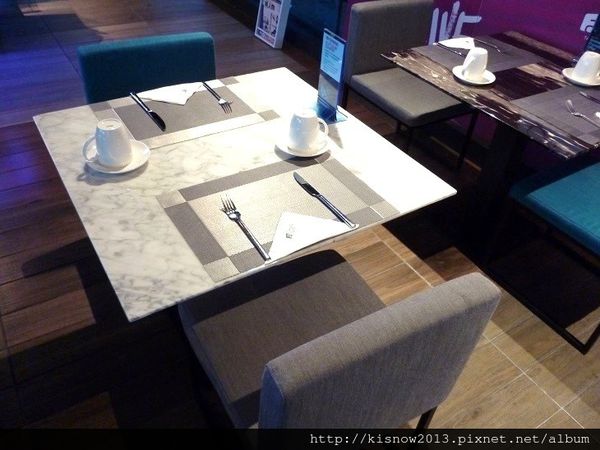 雅樂軒14-店內桌椅.JPG 雅樂軒14-店內桌椅.JPG