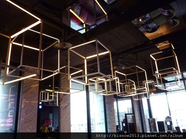 雅樂軒12-天花板方型吊燈.JPG 雅樂軒12-天花板方型吊燈.JPG